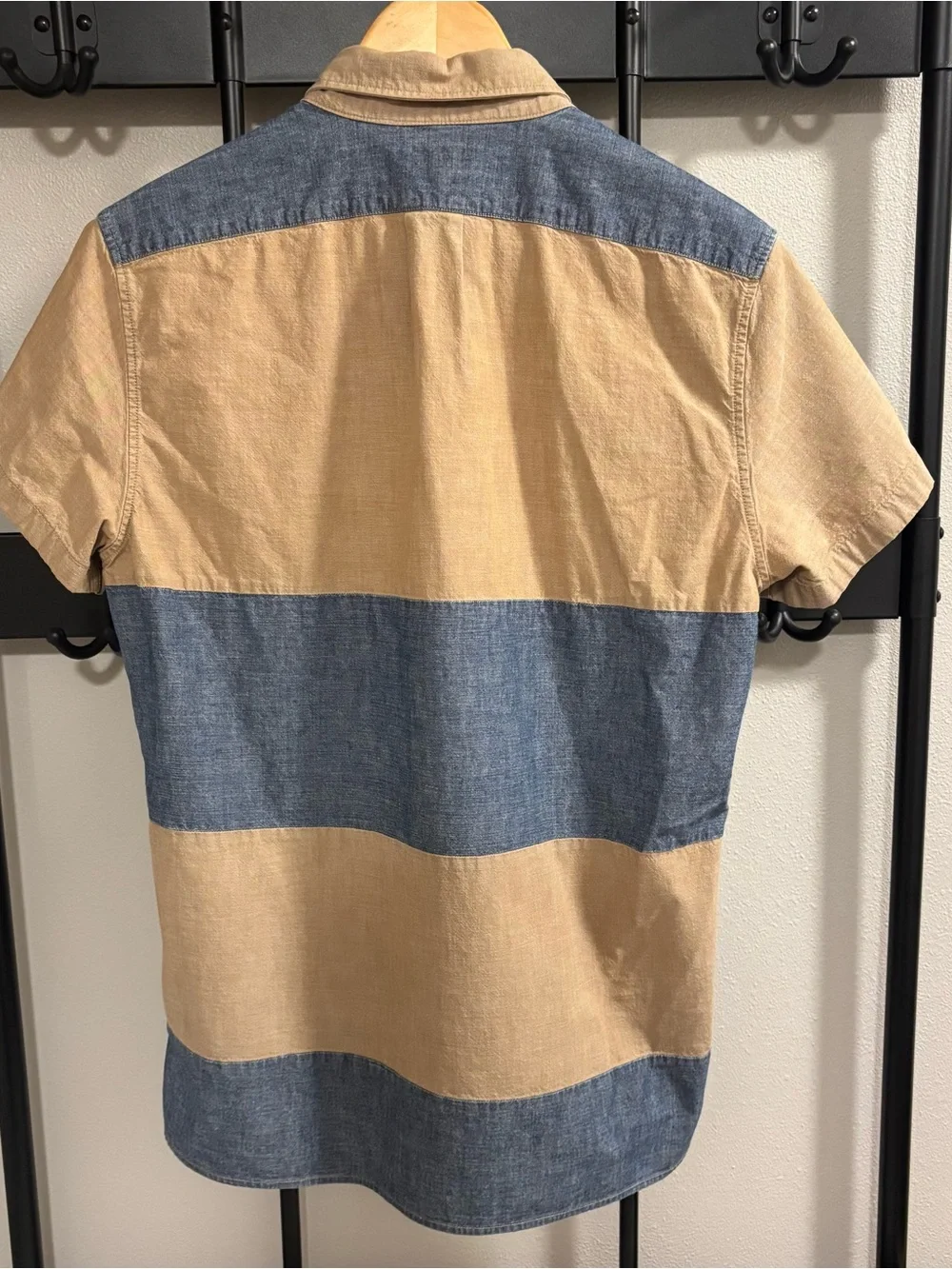 J. Crew Men's Short-Sleeve Button-Down Beige & Blue Collared Shirt